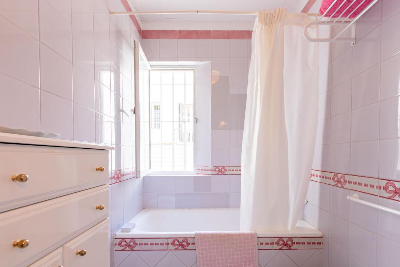 Santa Cruz Apartment, 2 pax, quiet&stil Sevilla Exterior foto